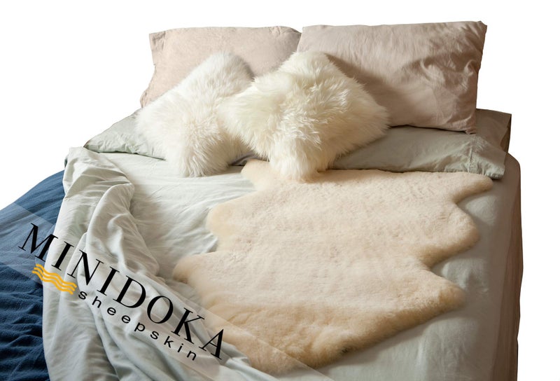 Desert Breeze Distributing Minidoka Sheepskin Underlay - Super Soft Plush Rugs - Medical Lambskin Underlay - Soft Fur Rug - Natural Lamb Sheepskin Rug - Large Size Natural Shape 41-inch Length - Gold - Image 1